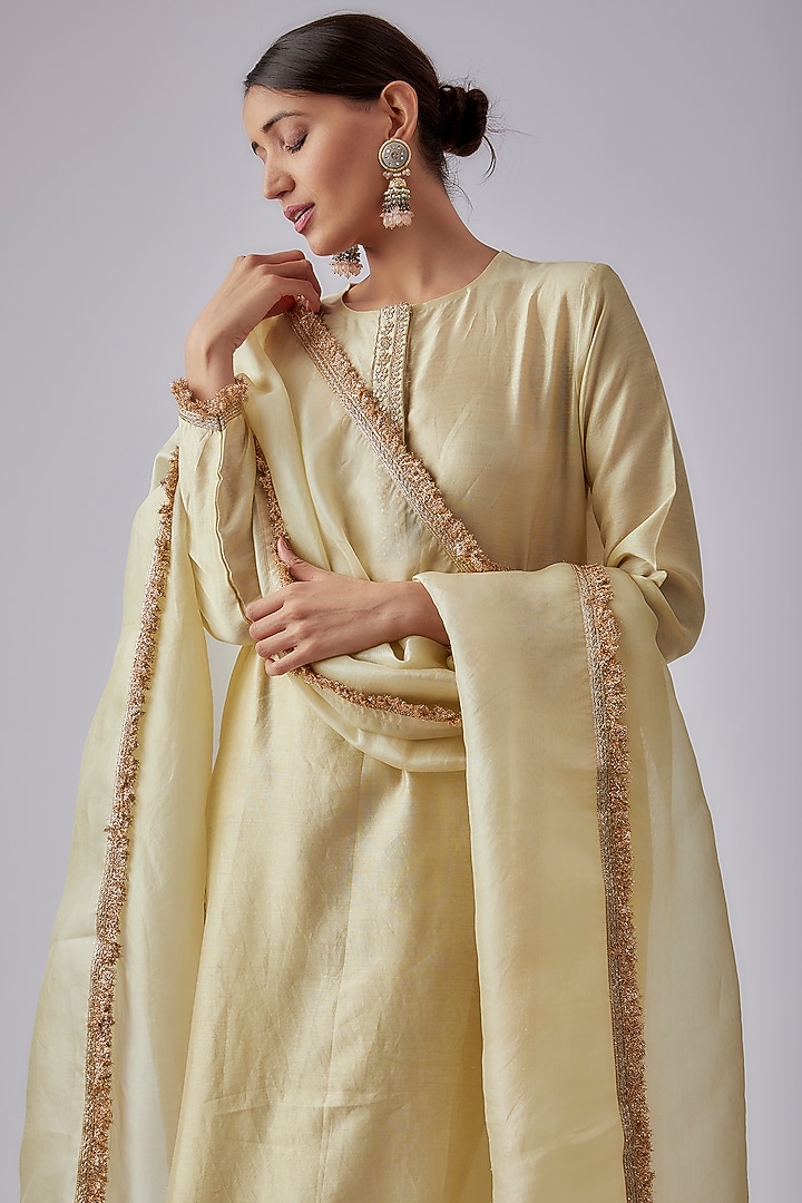 Cream Chanderi Embroidered Kurta Set by Shalini Dokania at Pernia's Pop Up Shop