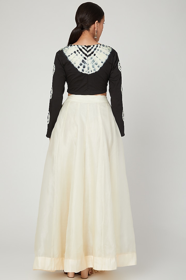 Black & White Embroidered Wedding Lehenga Set by Shalini Dokania at Pernia's Pop Up Shop