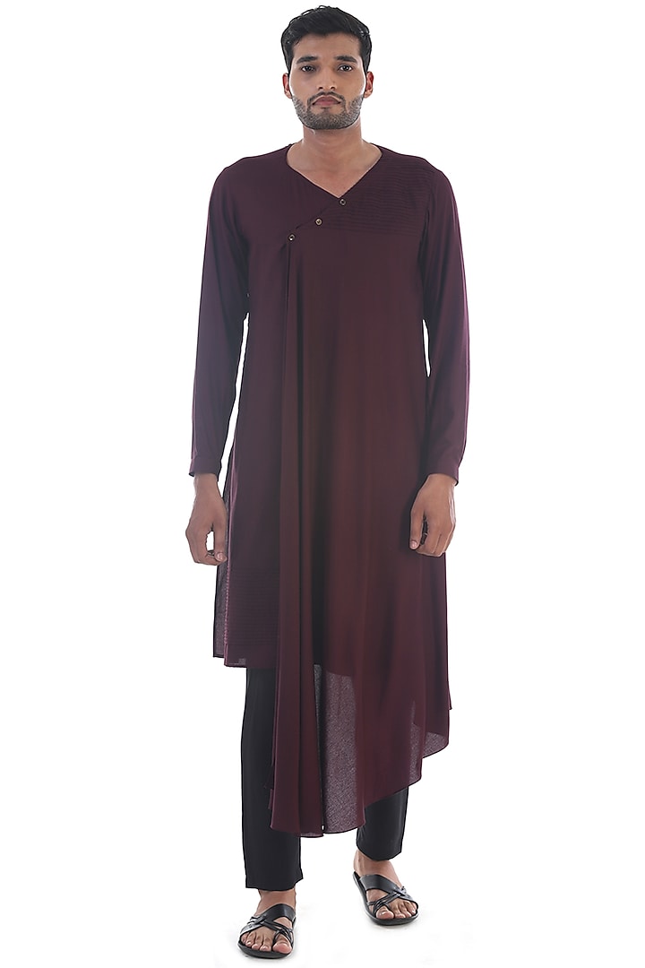 Wine Draped Pintucked Kurta by Sadan Pande Men at Pernia's Pop Up Shop