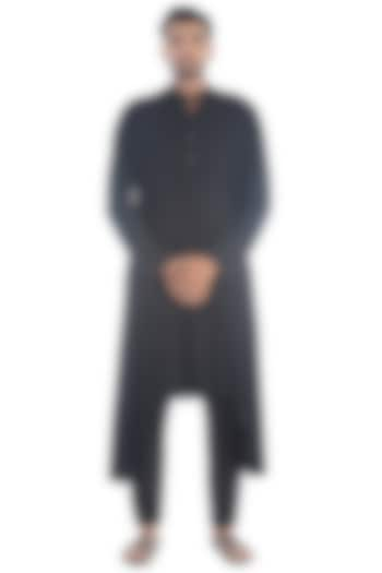 Black Draped Pleated Kurta by Sadan Pande Men