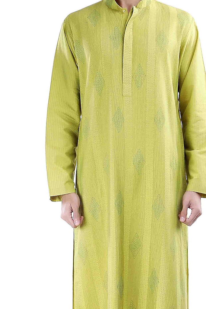 Light Green Kurta Set With Pintucks by Sadan Pande Men at Pernia's Pop Up Shop