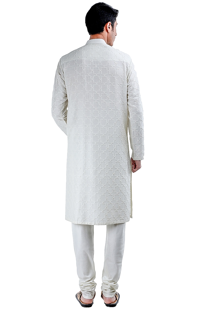 White Embroidered Kurta Set by Sadan Pande Men at Pernia's Pop Up Shop