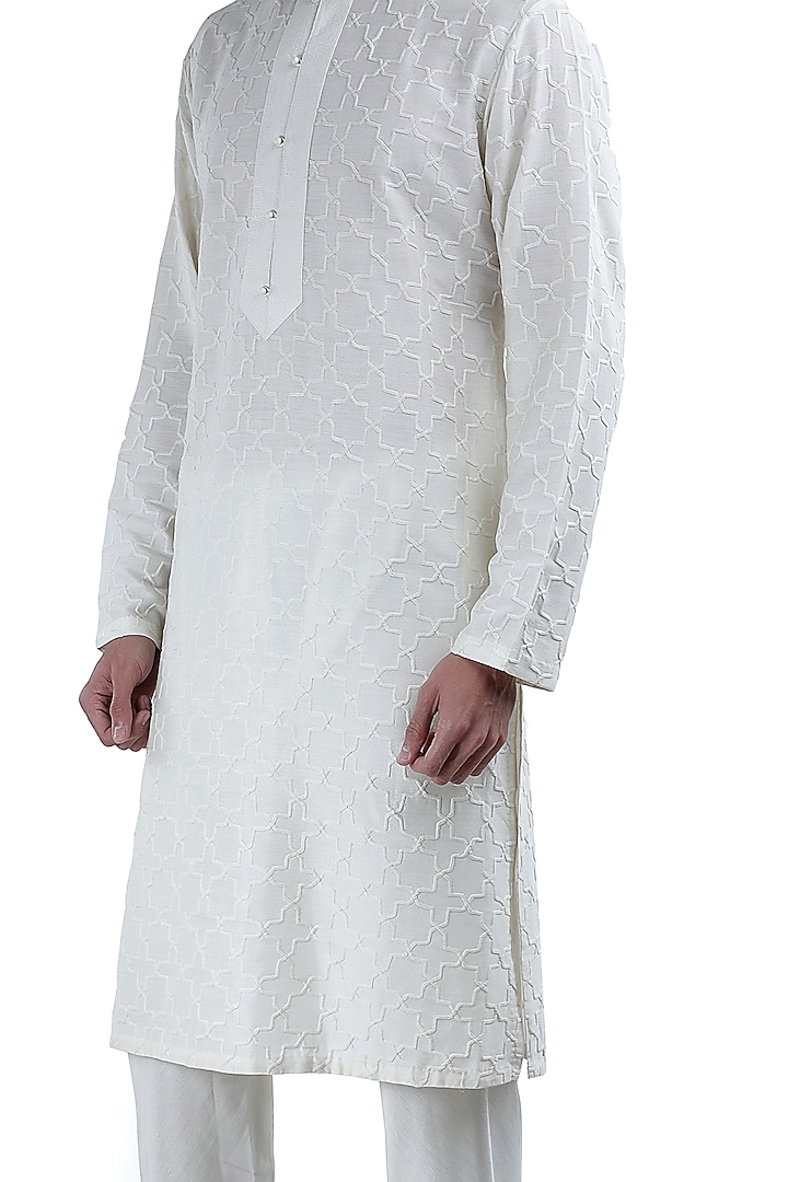 White Embroidered Kurta Set by Sadan Pande Men at Pernia's Pop Up Shop