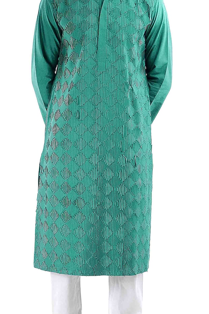 Blue Kurta Set With Space Tucks by Sadan Pande Men at Pernia's Pop Up Shop