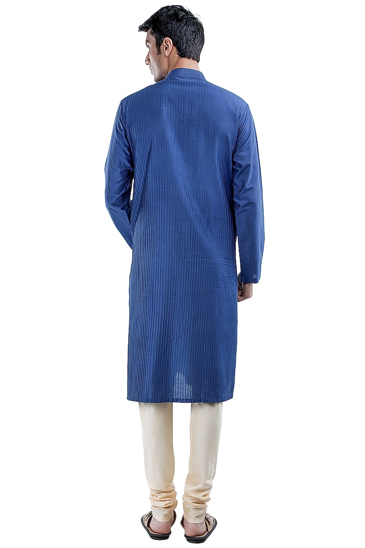 Blue Embroidered Kurta Set by Sadan Pande Men at Pernia's Pop Up Shop