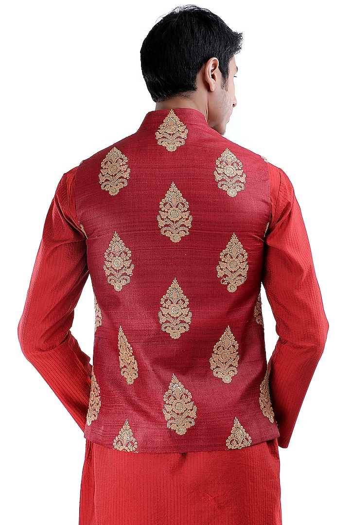 Red Embroidered Jamawar Jacket by Sadan Pande Men at Pernia's Pop Up Shop