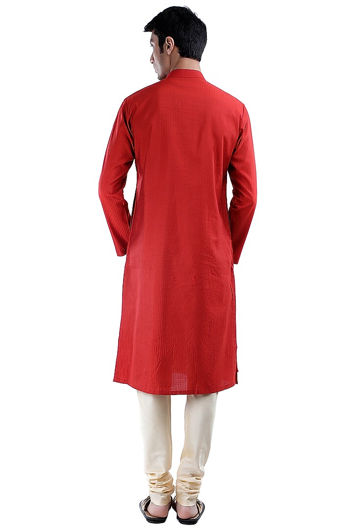 Red Kurta With Pintucks by Sadan Pande Men at Pernia's Pop Up Shop
