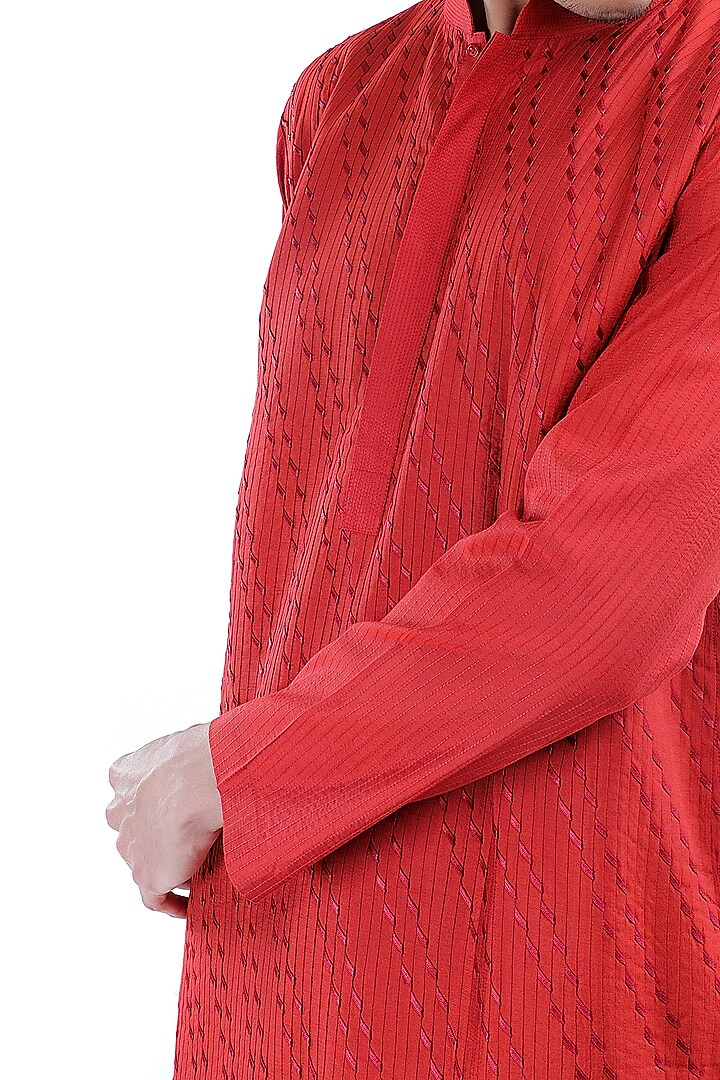 Red Kurta With Pintucks by Sadan Pande Men at Pernia's Pop Up Shop