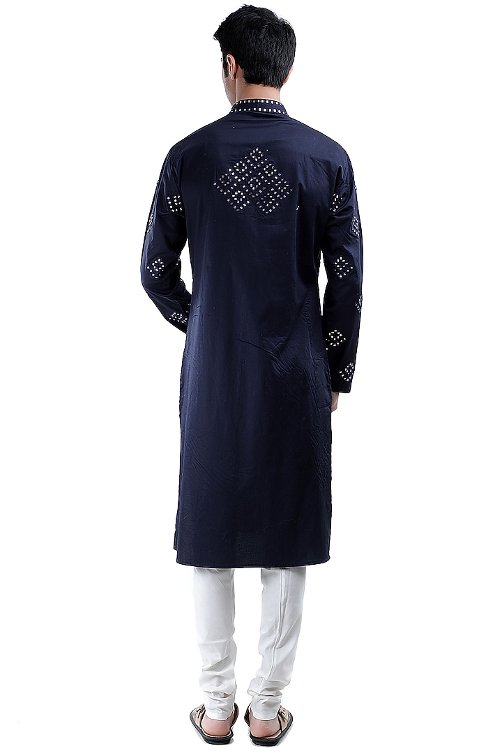 Blue Thread Embroidered Kurta Set by Sadan Pande Men at Pernia's Pop Up Shop