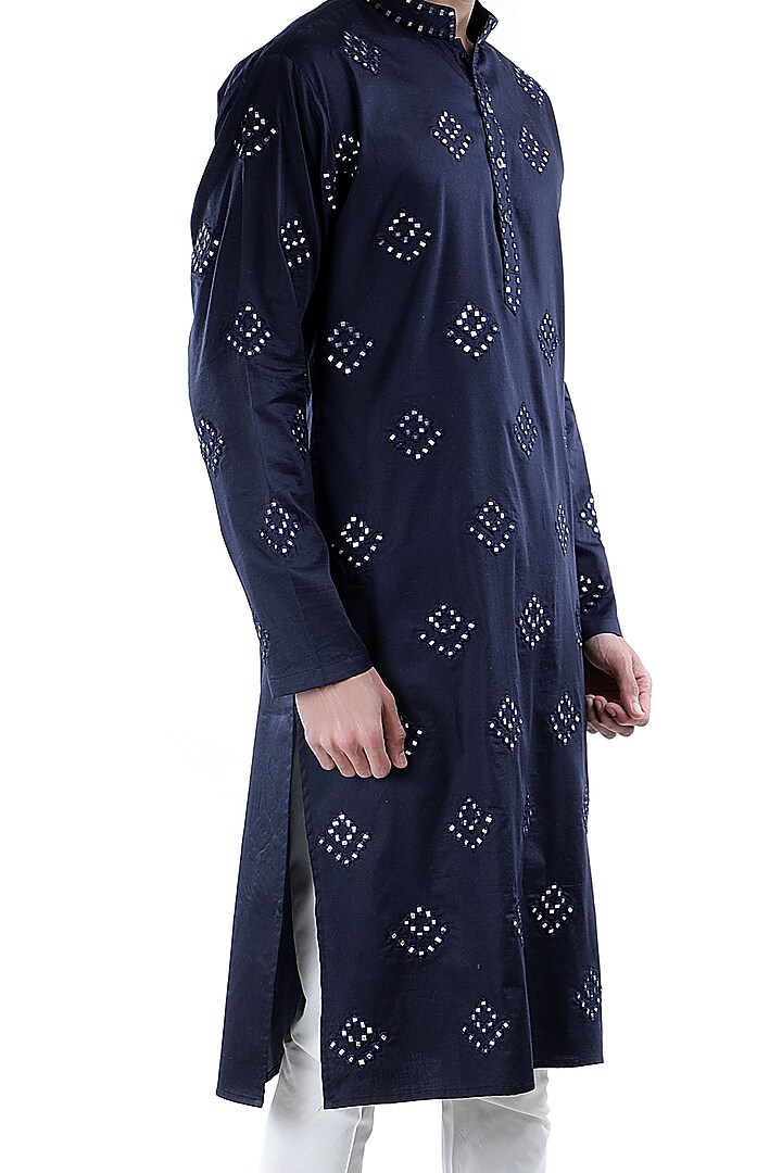 Blue Thread Embroidered Kurta Set by Sadan Pande Men at Pernia's Pop Up Shop