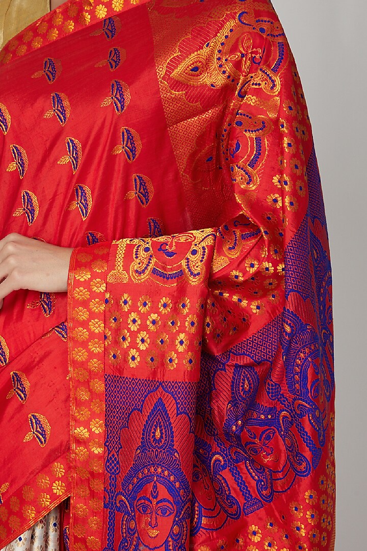 Red & White Woven Handloom Wedding Saree Set by Sanjukta Dutta at Pernia's Pop Up Shop