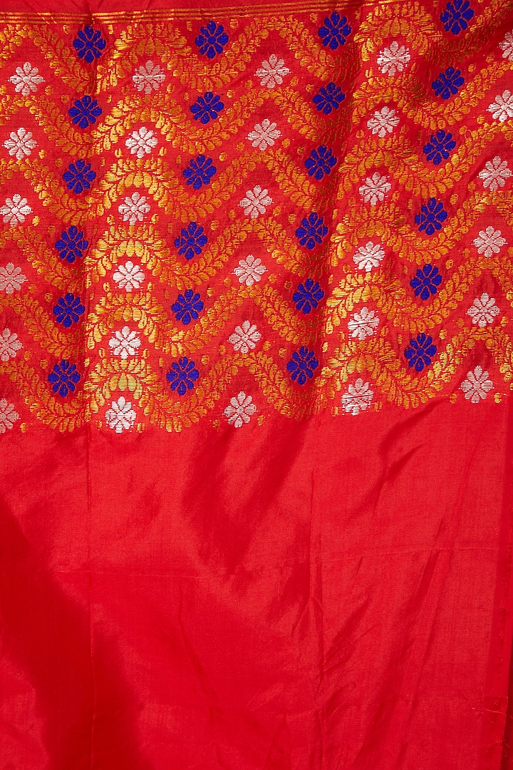 Red & White Woven Handloom Wedding Saree Set by Sanjukta Dutta at Pernia's Pop Up Shop