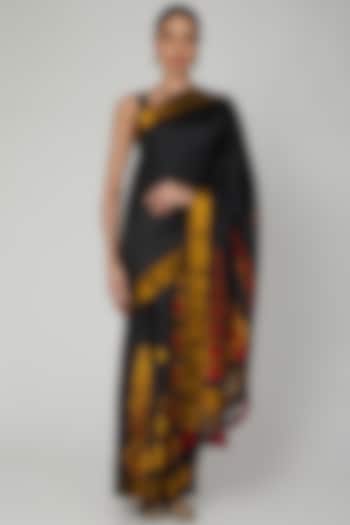 Black Saree Set With Golden Thread Detailing by Sanjukta Dutta