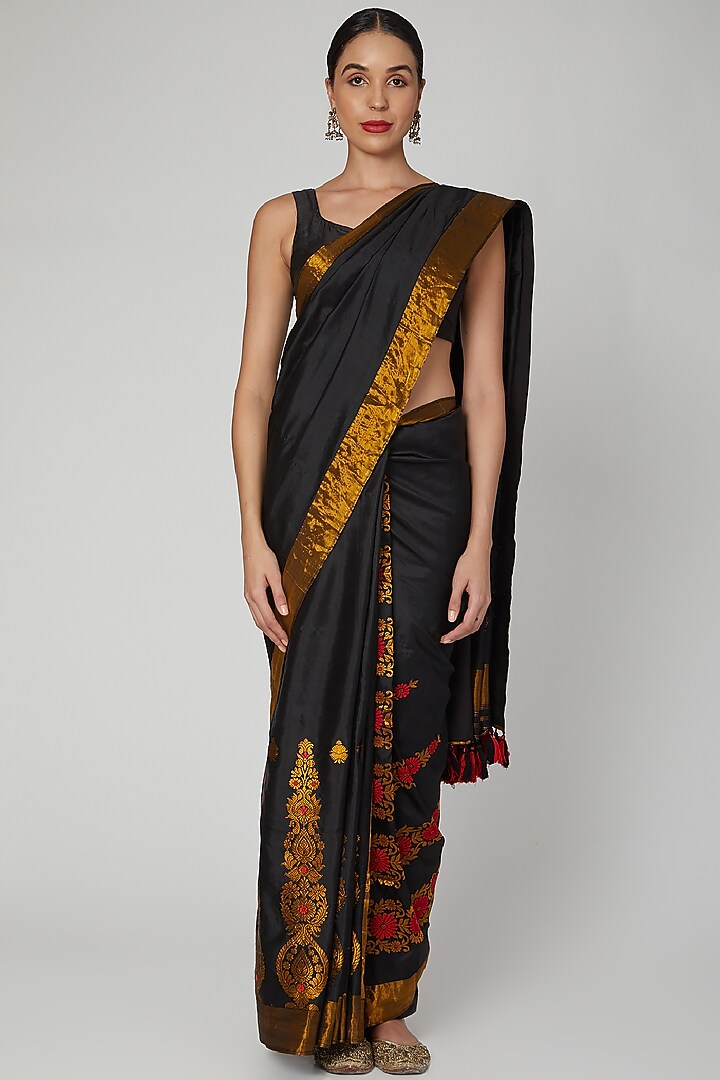 Black Wedding Saree Set With Golden Thread Detailing by Sanjukta Dutta at Pernia's Pop Up Shop