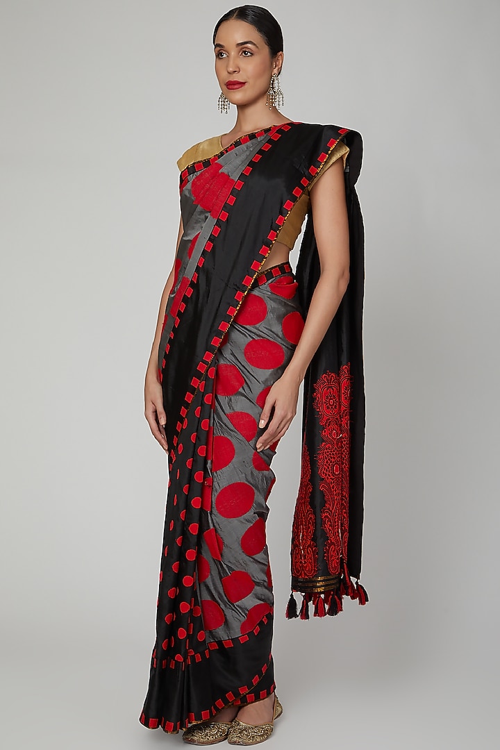 Black & Grey Handloom Wedding Saree Set by Sanjukta Dutta at Pernia's Pop Up Shop