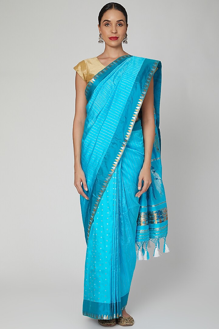 Sky Blue Handloom Wedding Saree Set by Sanjukta Dutta at Pernia's Pop Up Shop