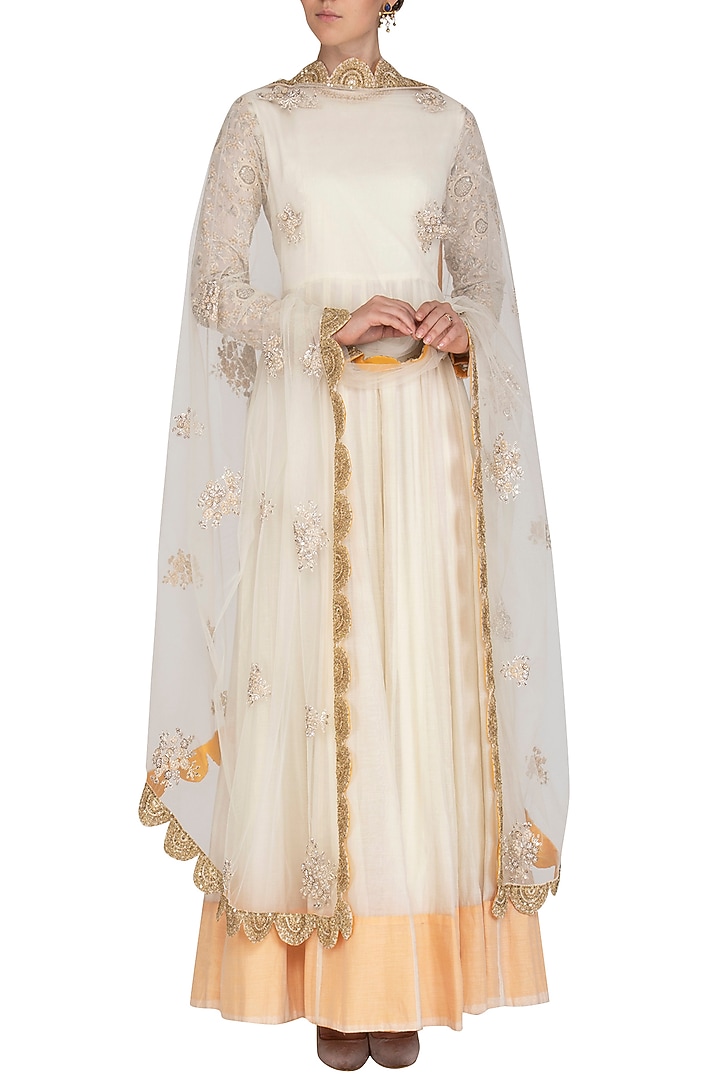Off White Embroidered Wedding Anarkali Set by Shalini Dokania at Pernia's Pop Up Shop