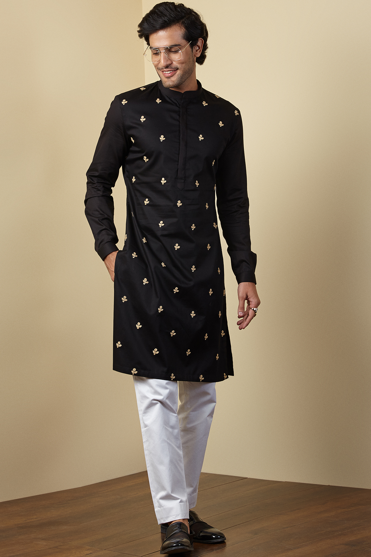 Black Embroidered Kurta Set by SEVENDC MEN at Pernia's Pop Up Shop