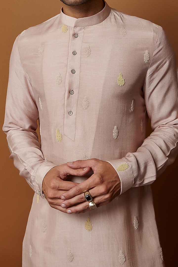 Dusty Pink Hand Embroidered Kurta Set by SEVENDC MEN at Pernia's Pop Up Shop
