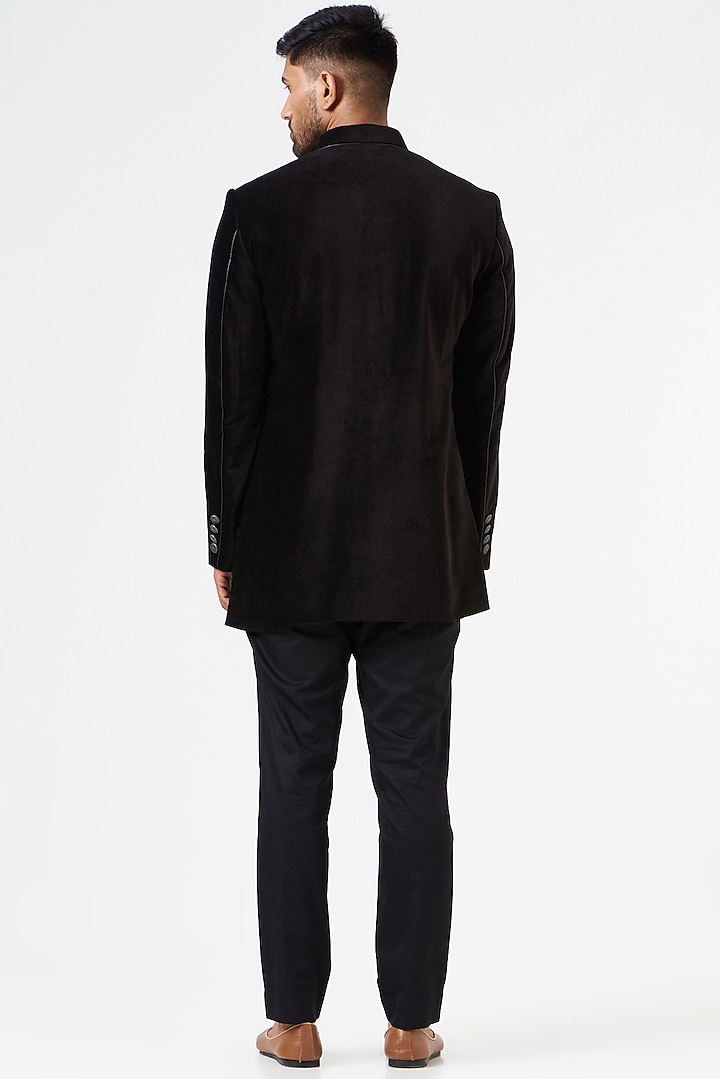 Black Embroidered Wedding Bandhgala Set by SEVENDC MEN at Pernia's Pop Up Shop