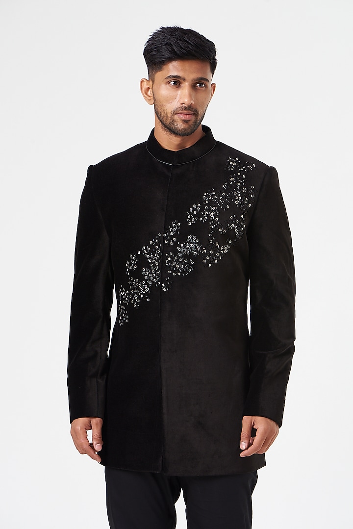 Black Embroidered Wedding Bandhgala Set by SEVENDC MEN at Pernia's Pop Up Shop