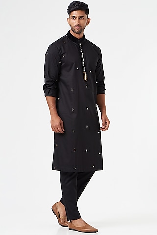 Black Embroidered Kurta Set by SEVENDC MEN