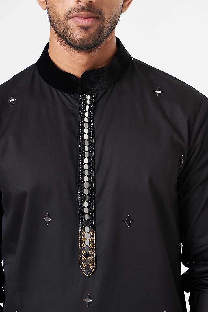 Black Embroidered Kurta Set by SEVENDC MEN at Pernia's Pop Up Shop
