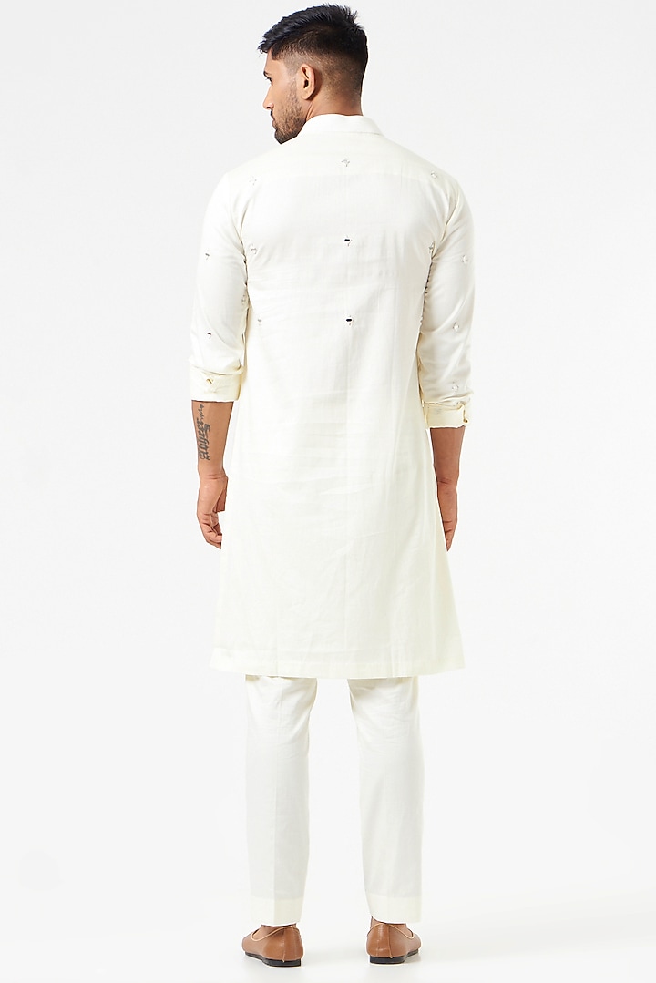 White Embroidered Kurta Set by SEVENDC MEN at Pernia's Pop Up Shop