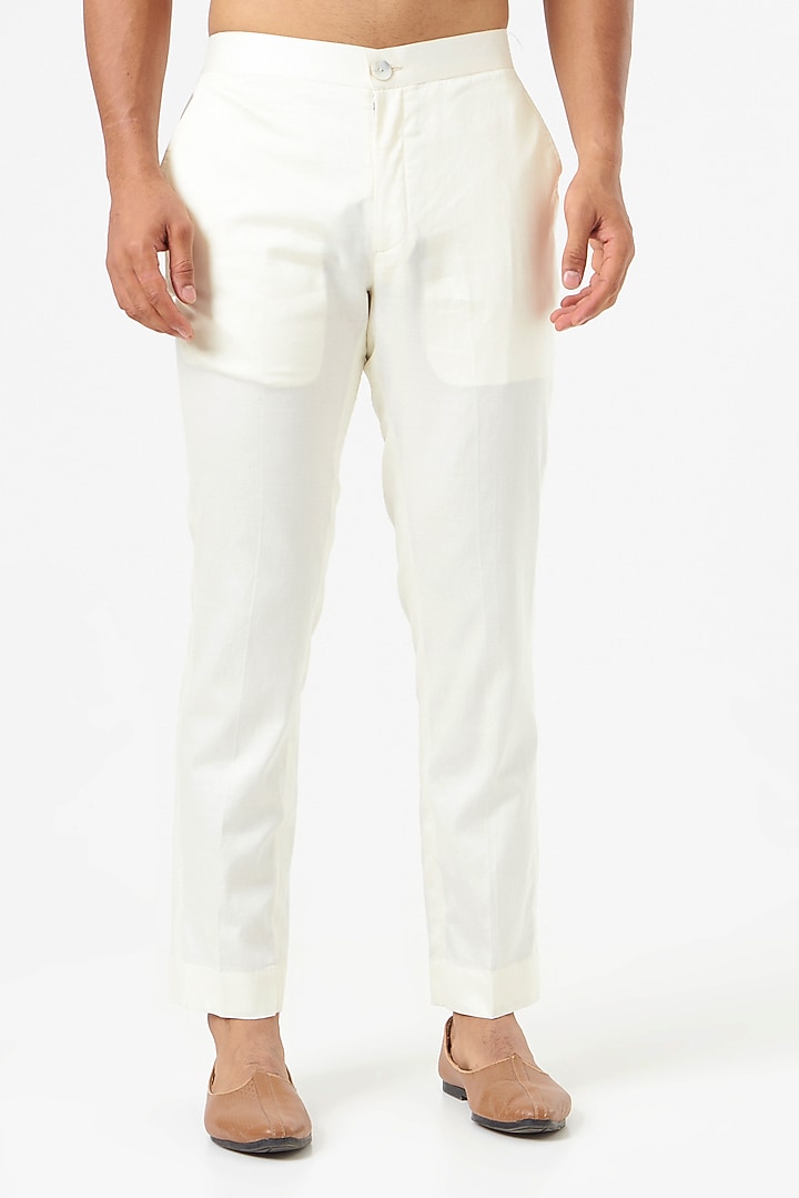 White Embroidered Kurta Set by SEVENDC MEN at Pernia's Pop Up Shop