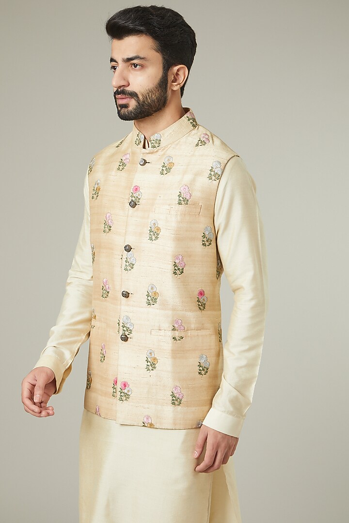 Beige Silk Boota Motifs Embroidered Bundi Jacket by SEVENDC MEN at Pernia's Pop Up Shop