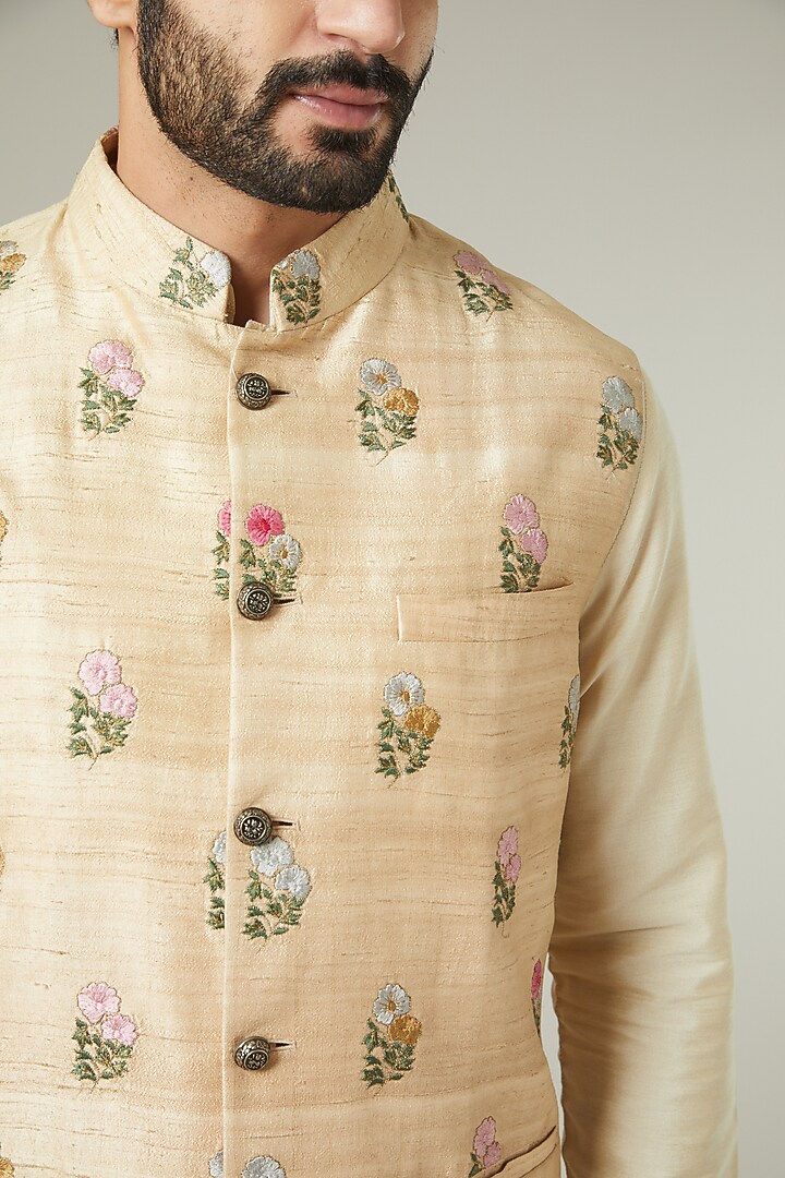 Beige Silk Boota Motifs Embroidered Bundi Jacket by SEVENDC MEN at Pernia's Pop Up Shop
