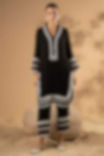 Coal Black Crepe & Organza Lace Embroidered Kurta Set by Seeaash at Pernia's Pop Up Shop