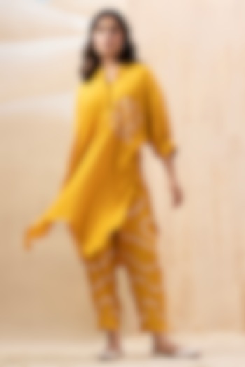 Amber Yellow Seersucker Kurta Set by Seeaash at Pernia's Pop Up Shop