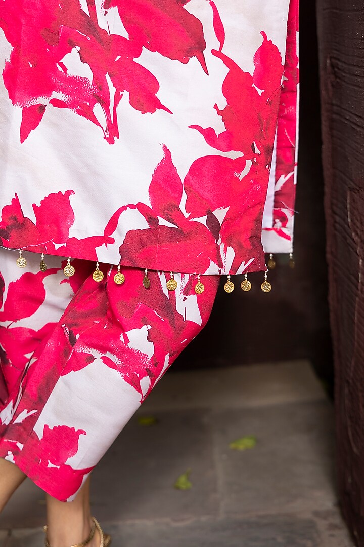 Ivory & Fuchsia Pink Dola Silk Printed Kurta Set by Seeaash at Pernia's Pop Up Shop