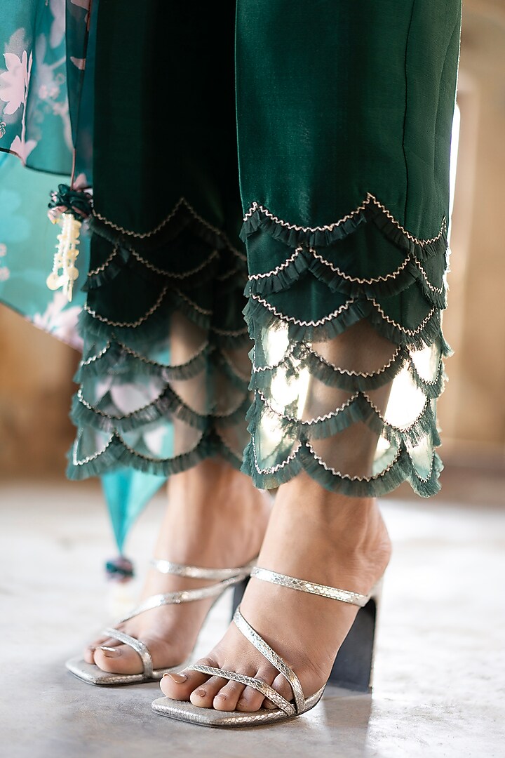 Emerald Green Soft Organza Embroidered Kurta Set by Seeaash at Pernia's Pop Up Shop