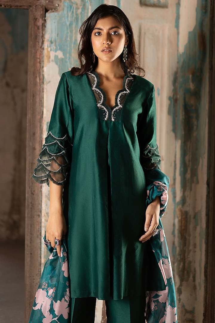 Emerald Green Soft Organza Embroidered Kurta Set by Seeaash at Pernia's Pop Up Shop