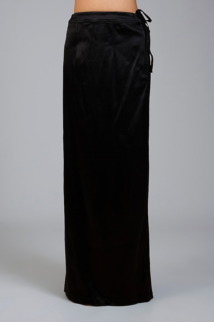 Black Net Embroidered Reception Saree Set by Seema Gujral at Pernia's Pop Up Shop
