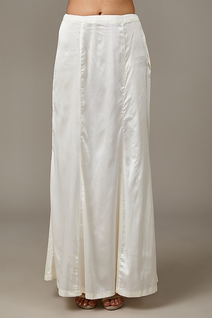 White Net Sequins Embroidered Reception Saree Set by Seema Gujral at Pernia's Pop Up Shop