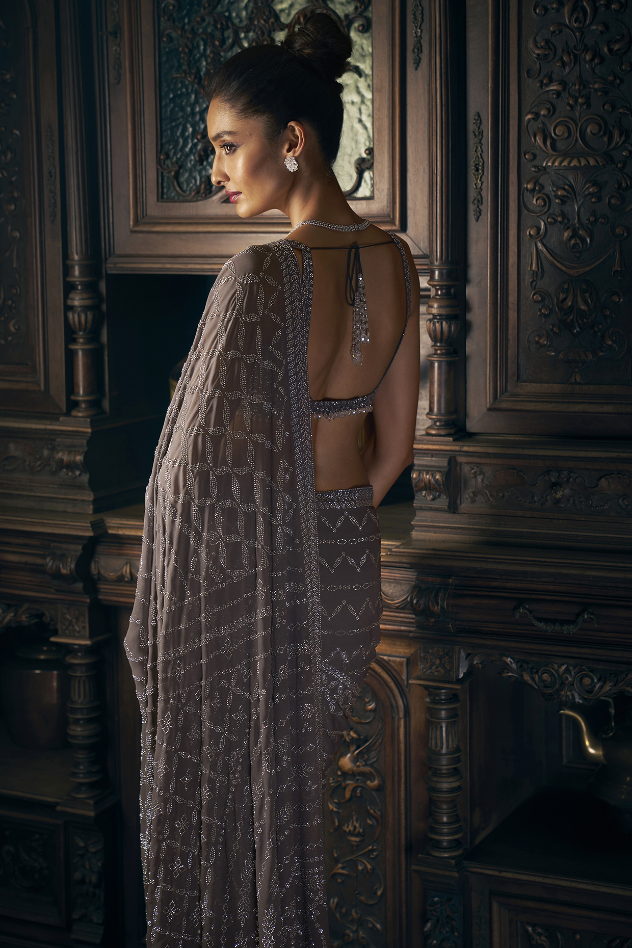 ブランド一覧 | ワールド オンラインストア Embroidered Crystal Georgette Grey Saree Gujral Seema by Set トップス