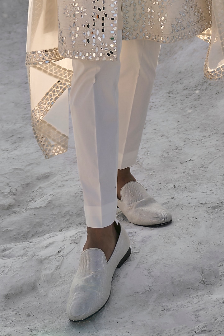Off-White Raw Silk Embroidered Groom Sherwani Set by Seema Gujral Men at Pernia's Pop Up Shop