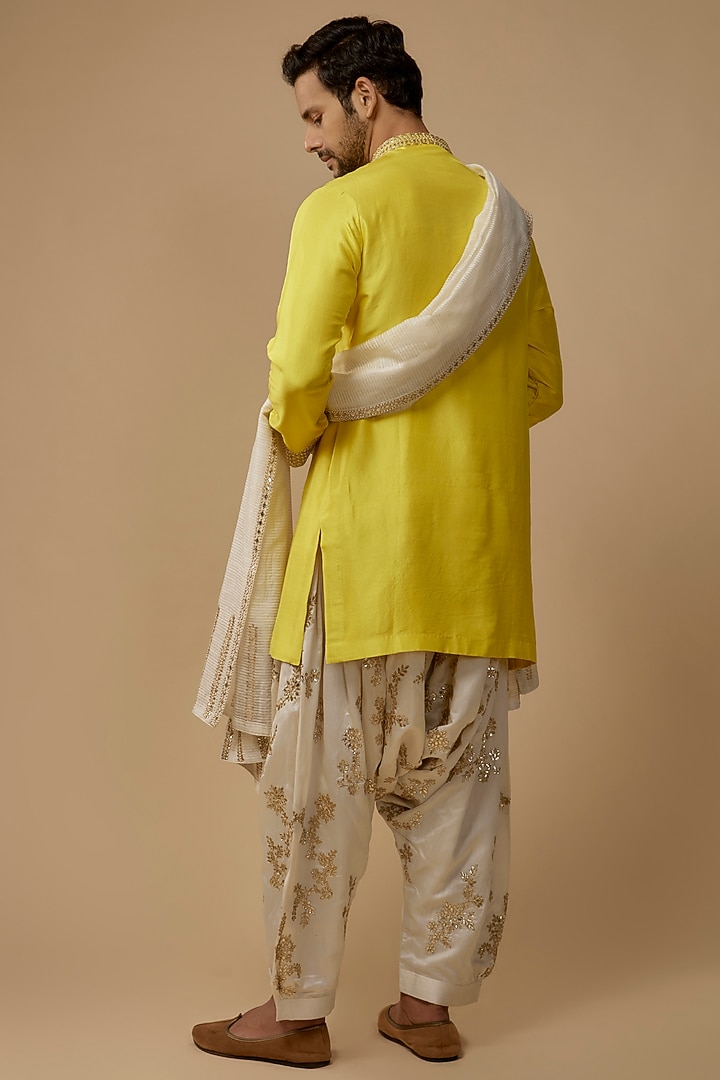 Yellow Silk Gota Embroidered Kurta Set by Seema Gujral Men at Pernia's Pop Up Shop