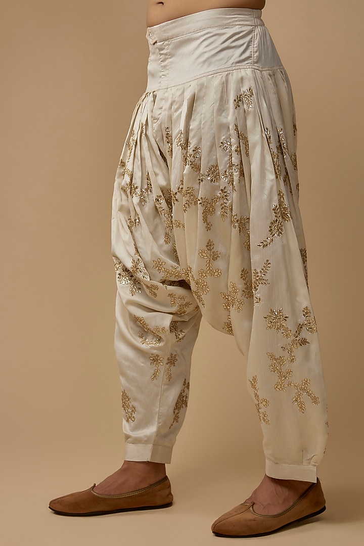 Yellow Silk Gota Embroidered Kurta Set by Seema Gujral Men at Pernia's Pop Up Shop