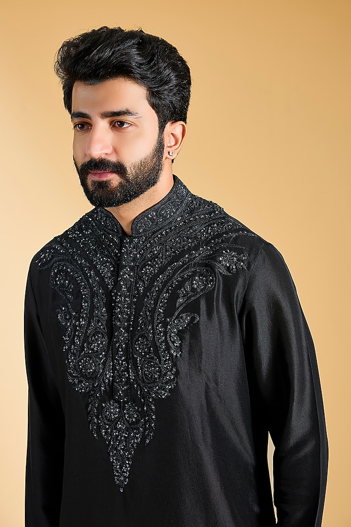 Grey Silk & Cotton Embroidered Kurta Set by Seema Gujral Men at Pernia's Pop Up Shop