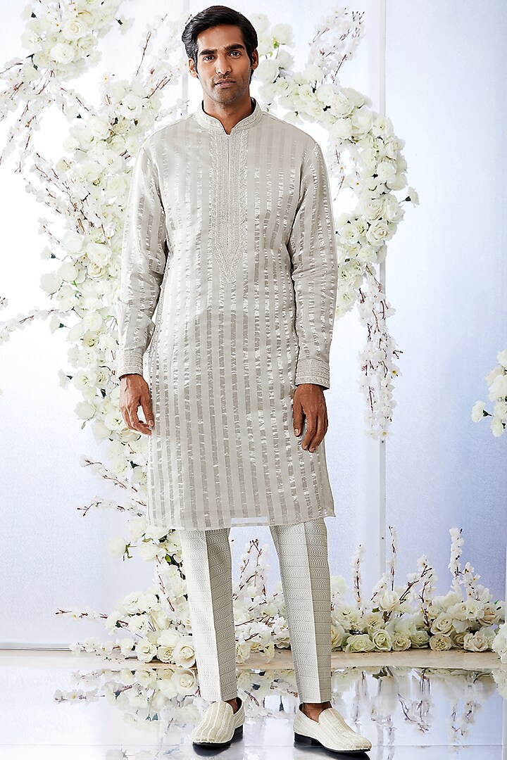 Ash Silver Embroidered Kurta by Seema Gujral Men at Pernia's Pop Up Shop
