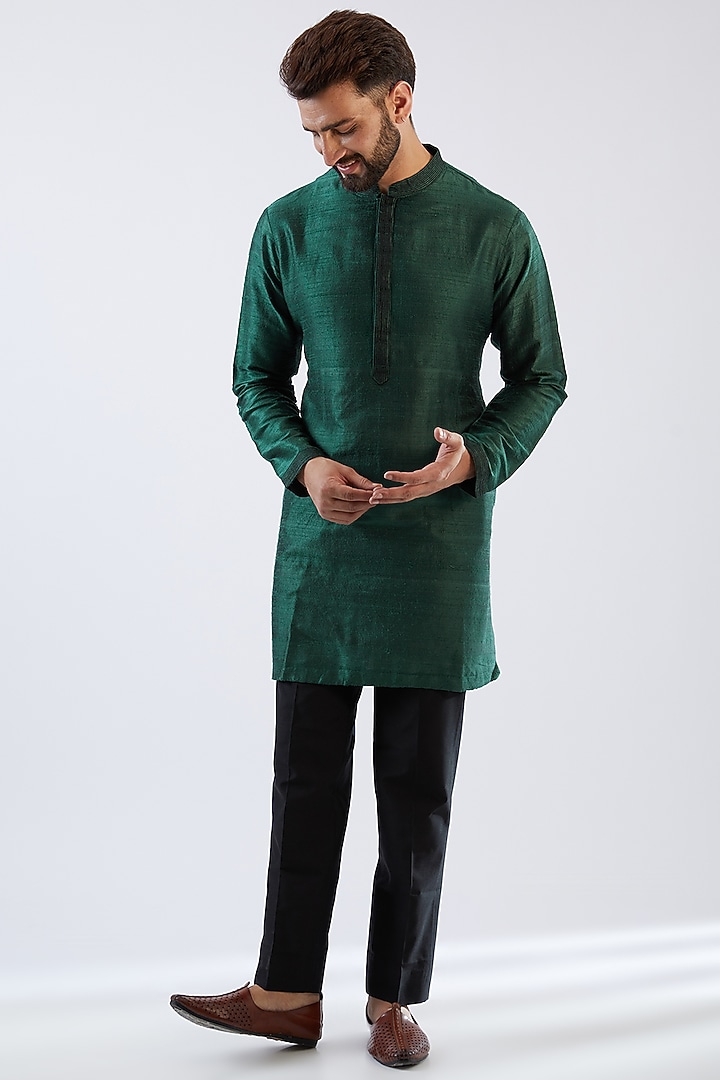 Green Raw Silk Sequins Embroidered Bundi Jacket Set by Seema Gujral Men at Pernia's Pop Up Shop