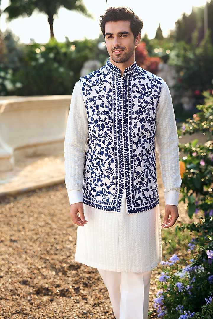 Blue Silk Thread Embroidered Bundi Jacket Set by Seema Gujral Men at Pernia's Pop Up Shop