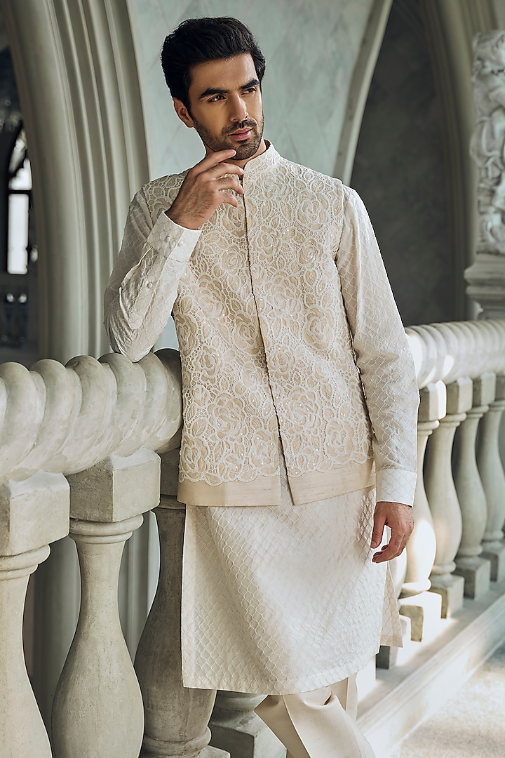 Beige Raw Silk Embroidered Bundi Jacket Set by Seema Gujral Men at Pernia's Pop Up Shop