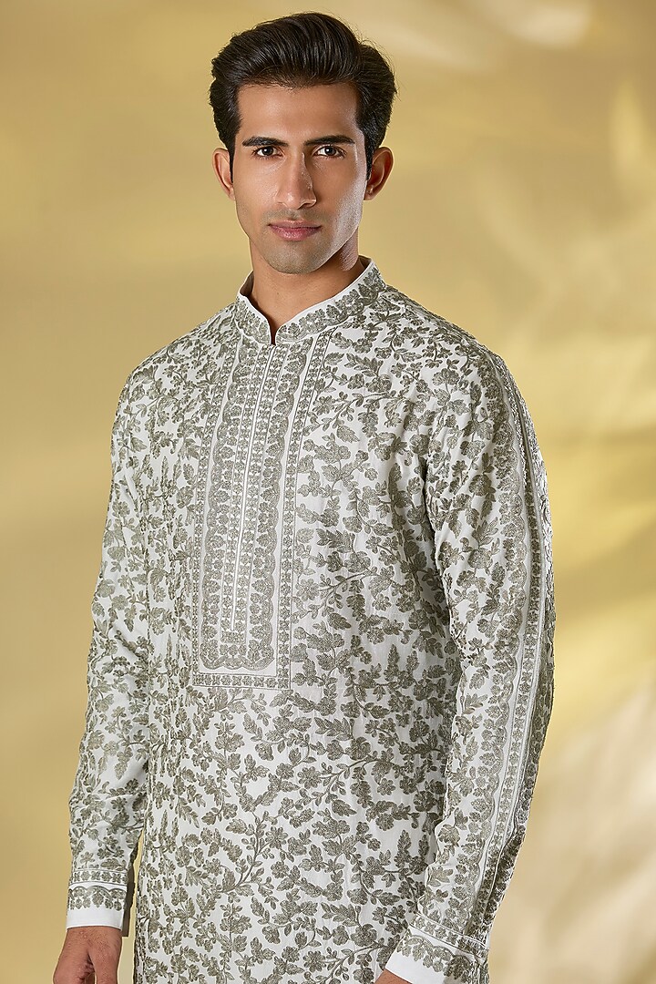 Ivory-Grey Silk Thread Embroidered Kurta Set by Seema Gujral Men at Pernia's Pop Up Shop