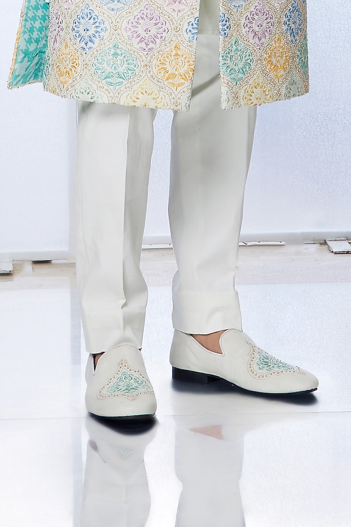 Cream Matka Silk Aari Embroidered Groom Sherwani Set by Seema Gujral Men at Pernia's Pop Up Shop