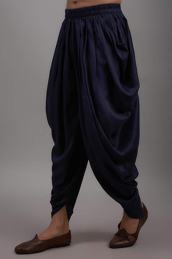 Navy Blue Silk Embroidered Kurta Set by Seema Gujral Men at Pernia's Pop Up Shop